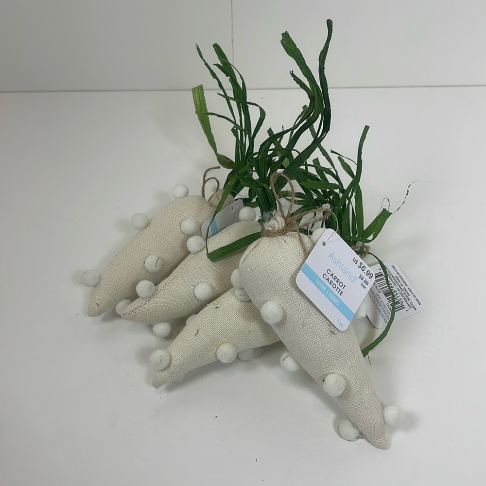 NWT Ashland Cream Stuffed Carrots with PomPoms set of 4 - Picture 1 of 3
